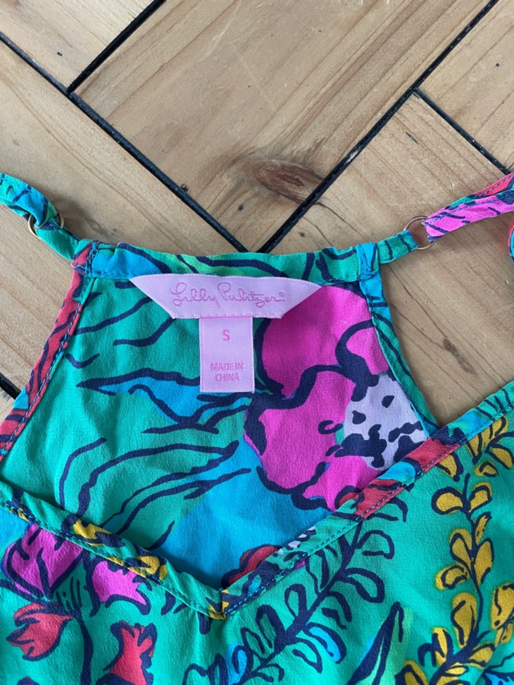 Lilly Pulitzer Shake your Tailfeathers Tropical Floral Bird Silk Top Tank S . - Picture 3 of 5
